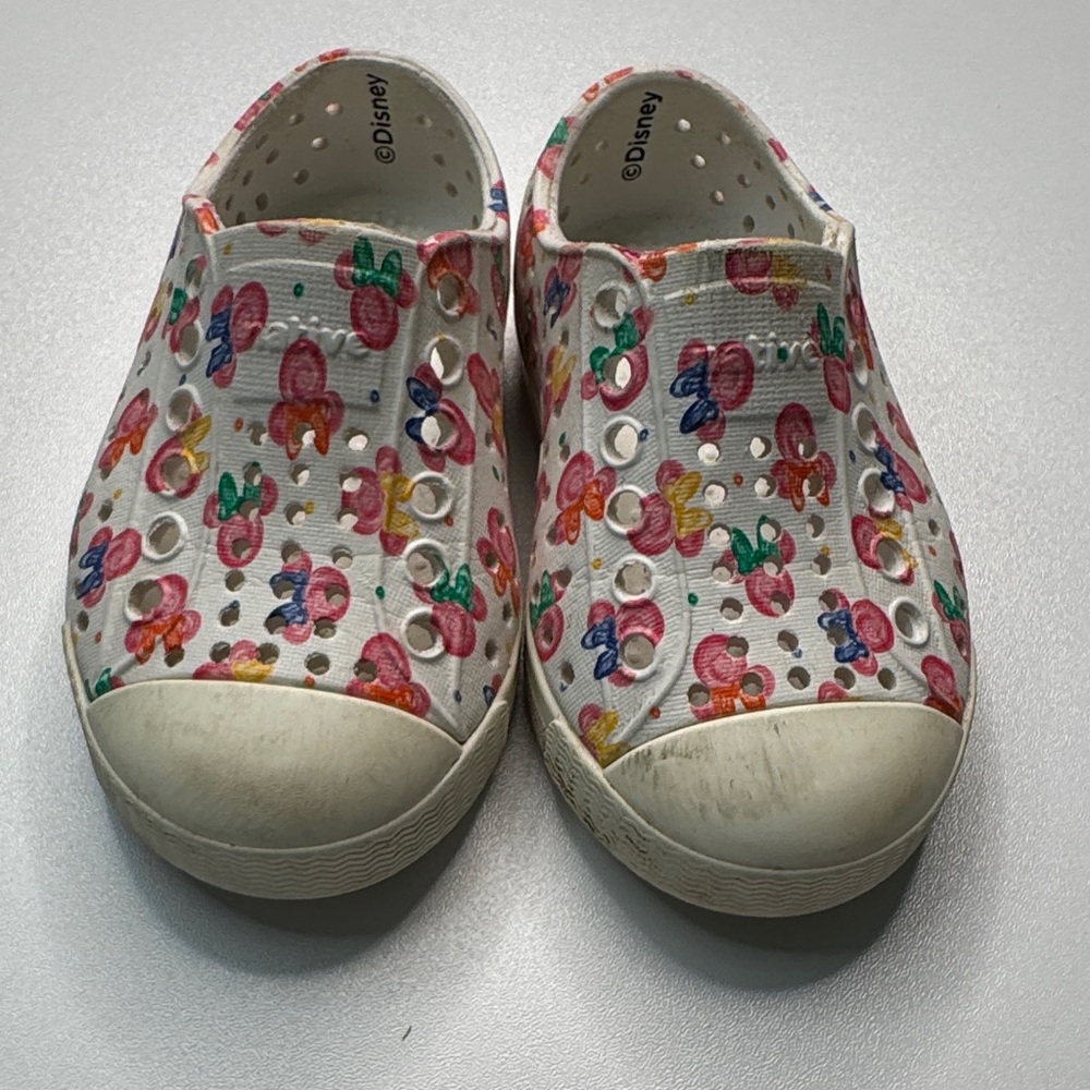 Native + Disney Kids Colorful Minnie Mouse Shoes